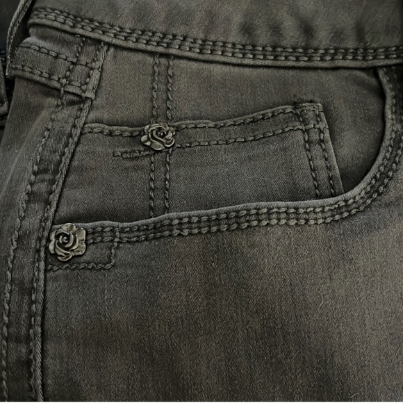 NWT. BOGO 2 Pairs of Rose Royce Premium Ariana & Brianna Boot Cut Jeans. W25.5 - Picture 15 of 16